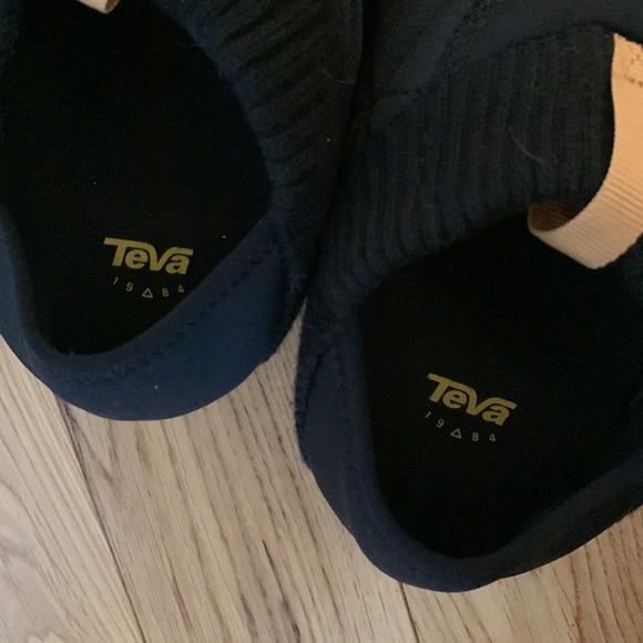 Teva shoes - Picture 6 of 7